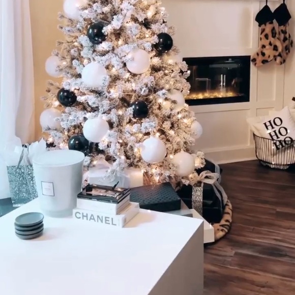 Z Gallerie leopard print Christmas tree skirt and stockings - Picture 2 of 8